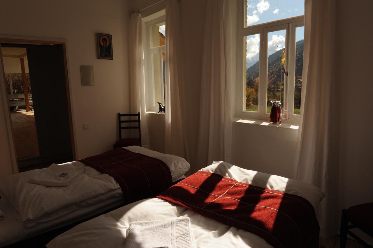 Grand Hotel Ushba Mazeri Rum bild